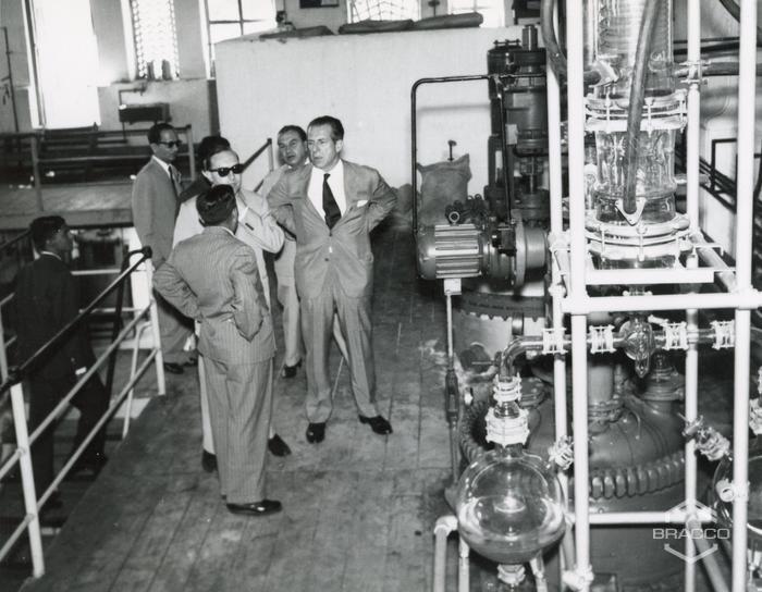Visita allo stabilimento della Biological Products LTD, 25 gennaio 1964