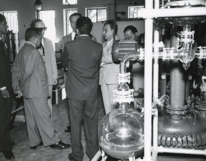 Visita allo stabilimento della Biological Products LTD, 25 gennaio 1964