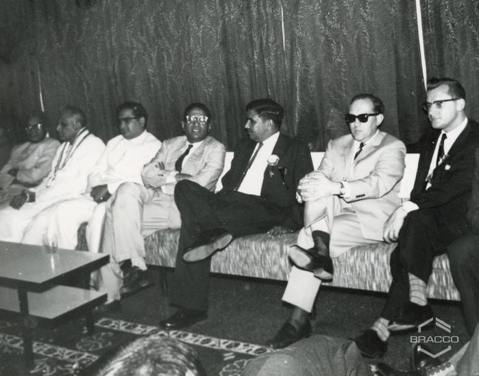 Il Dr. Felder con alcuni rappresentanti della Biological Products LTD, 25 gennaio 1964