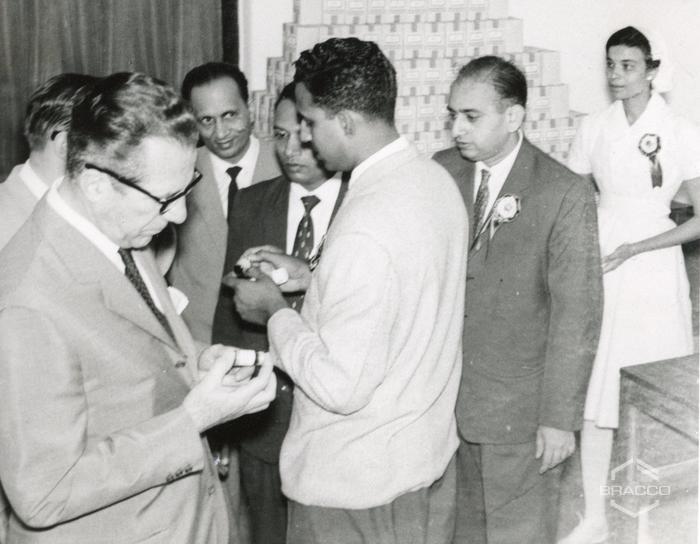 Visita allo stabilimento della Biological Products LTD, divisione glandulare, 25 gennaio 1964