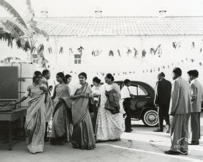 Arrivo degli invitati per i festeggiamenti alle funzioni serali, 25 gennaio 1964