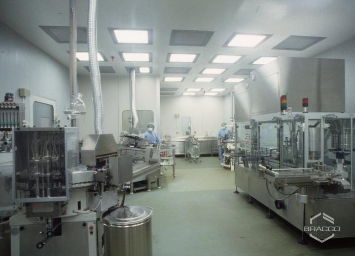 Sintetica SA di Mendrisio, produzione fiale, anni '90