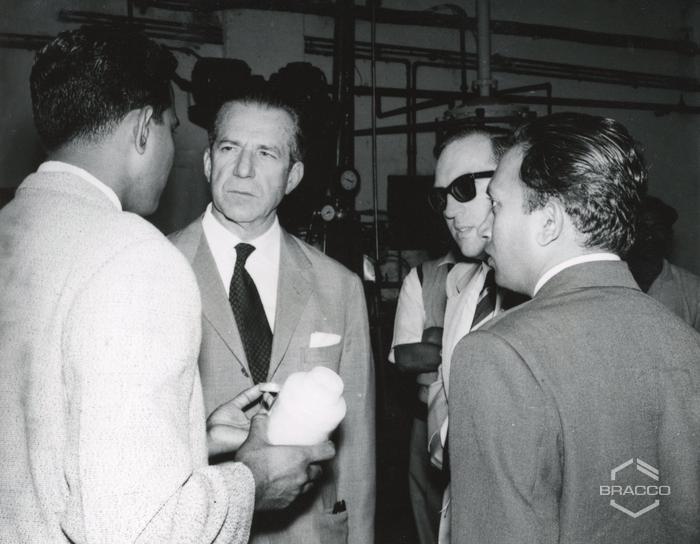 Visita allo stabilimento della Biological Products LTD, divisione glandulare, 25 gennaio 1964