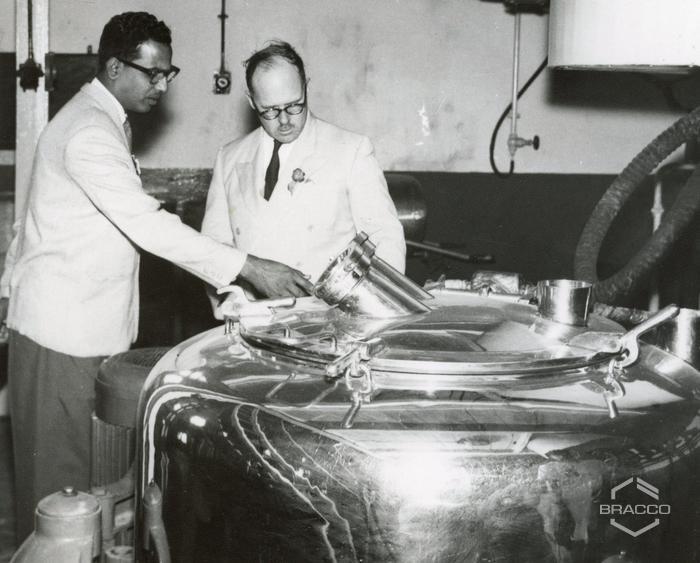 Visita allo stabilimento della Biological Products LTD, divisione glandulare, 25 gennaio 1964