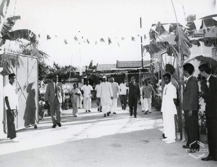Il signor N. Sanjiva Reddi, Primo Ministro dell'Andhra Pradesh, accompagnato dal signor Sivarama Prasad, Ministro della Salute, 25 gennaio 1964