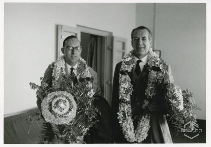 Il dr. Fulvio Bracco con il prof. Ernst Felder durante il loro arrivo in India, 25 gennaio 1964