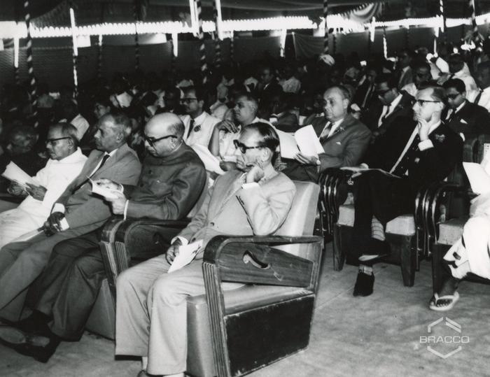 Ospiti durante i festeggiamenti alle funzioni serali, 25 gennaio 1964