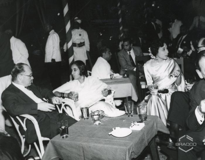 Cena al Seconderabad Club. Il Dr. Felder, Mr. Leclerc e ospiti, 26 gennaio 1964