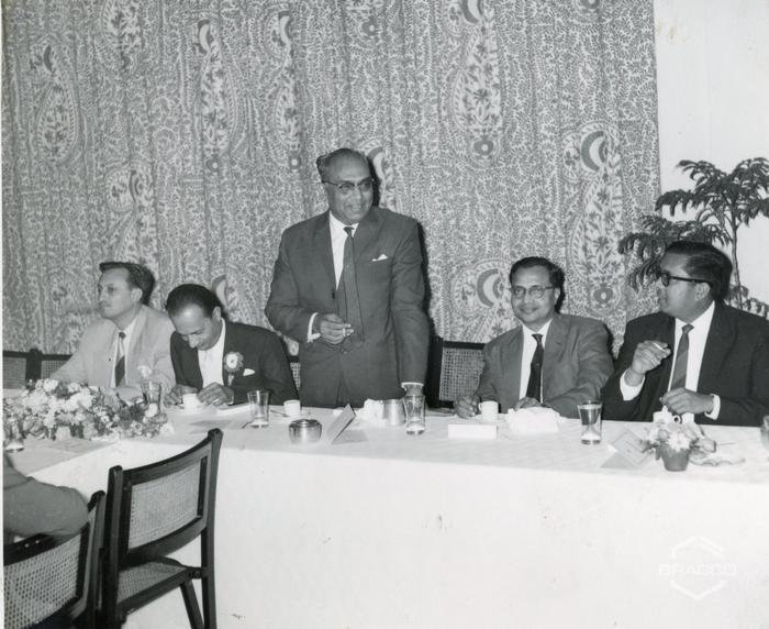 Mr. Vidya ringrazia gli ospiti, 28 gennaio 1964
