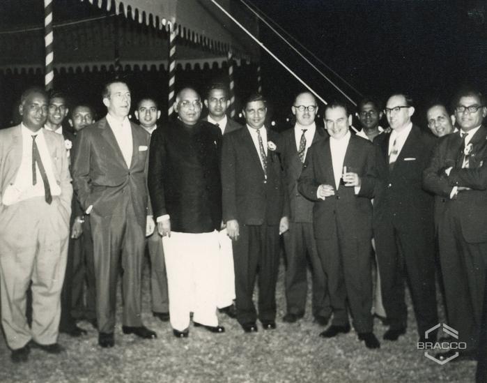 Cena al Seconderabad Club. Da sinistra a destra: Sig. G. A. N. Raju, Sig. G. K. Raju, Dr. Bracco, Sig. Dave, Ministro della Sanità, Sig. P. V. N. Raju, Dr. D. V. K. Raju, Sig. Smith, Sig. Leclerc, Dr. Felder, Dr. Desai e Sig. P .Tirumala Rao, 26 gennaio 1964