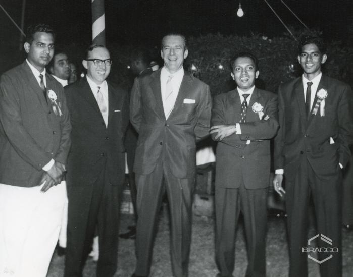Cena al Seconderabad Club. Da sinistra a destra: Mr. P. V. N. Raju, Dr. Felder, Dr. Bracco, Dr. Pishwikar and Mr. G. K. Raju, 26 gennaio 1964