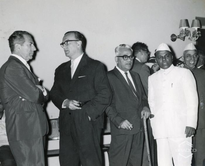 Da sinistra a destra: Dr. Bracco, Mr. Bela Kondor, Mr. Cowlagi (Sigma labs), Mr. Nair (Bombay Drug House), 28 gennaio 1964