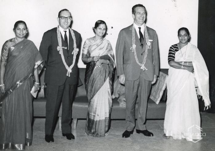 Partenza del Dr. Bracco e Felder. Da sinistra a destra: Mrs G.A.N. Raju, Dr. Felder, Mrs. P.A. Desai, Dr. Bracco & Mrs. Raju, 29 gennaio 1964