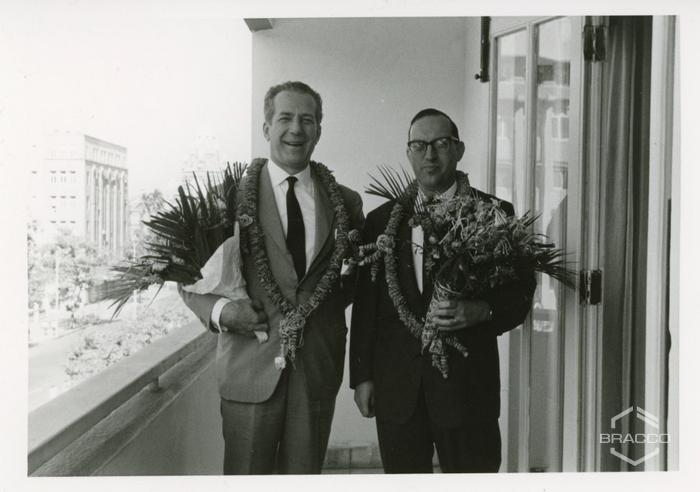 Il dr. Fulvio Bracco con il prof. Ernst Felder durante il loro arrivo in India, 25 gennaio 1964