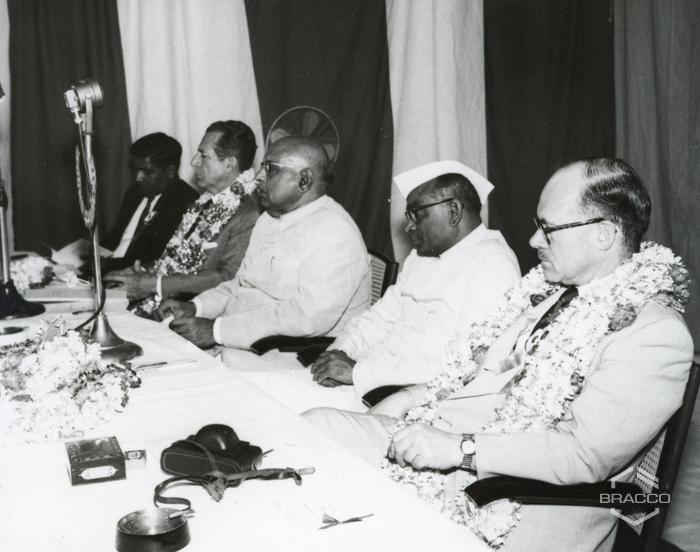 Da sinistra a destra: Dr. D.V. Raju, Dr. Bracco, Mr. Sivarna Prasad. Mr. N. Sanjiva Reddi and Mr. Smith, 25 gennaio 1964