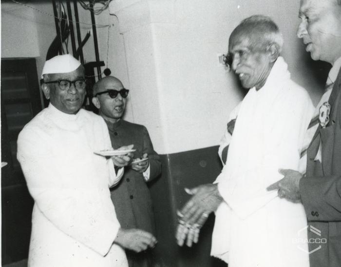 Il signor G.V.  Subba Raju con il Primo Ministro, 25 gennaio 1964