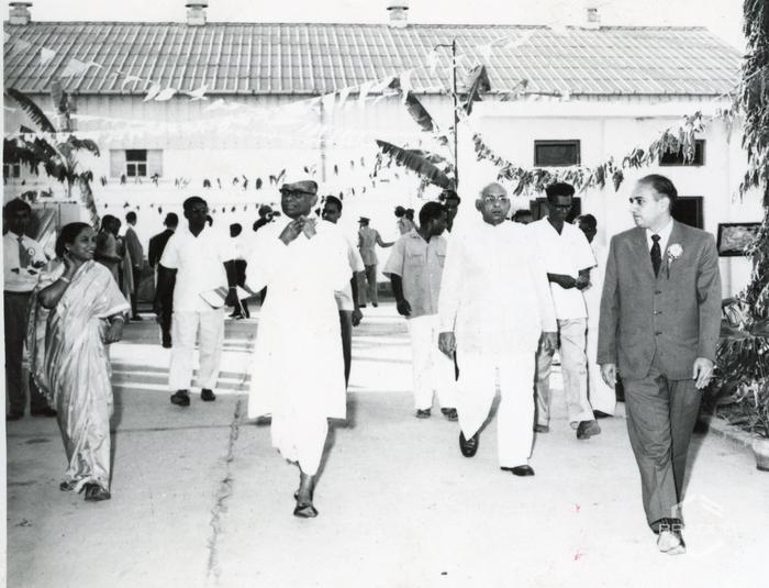 I primi ministri vengono condotti alla funzione, 25 gennaio 1964