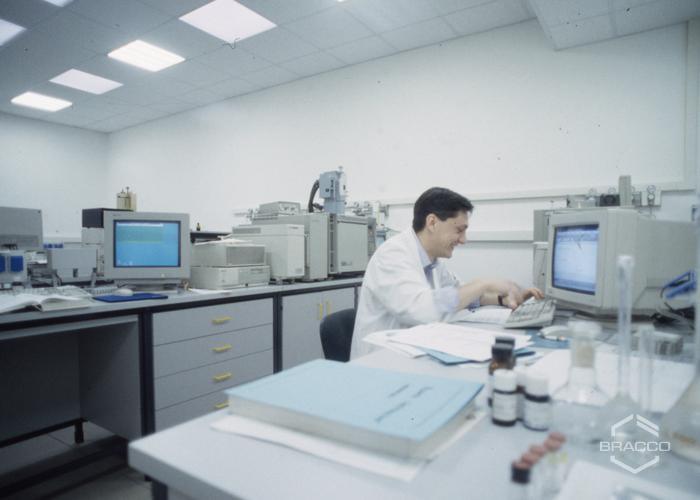 Laboratorio e gascromatografia dell'azienda "Fructamine", anni '90