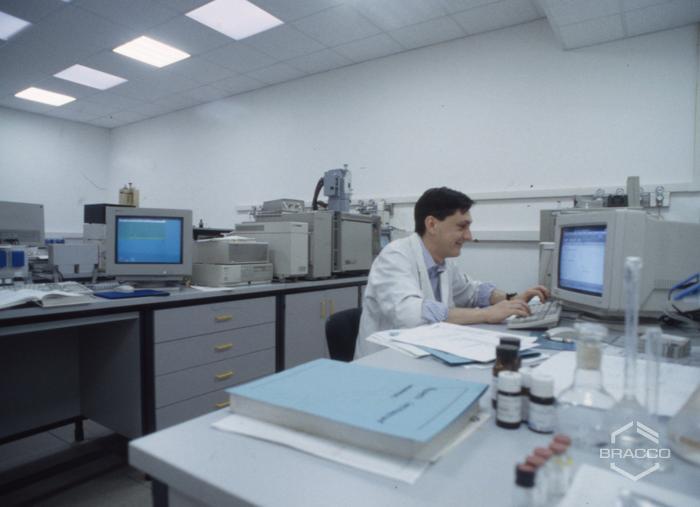 Laboratorio chimico e di ricerca dell'azienda "Fructamine", anni '90