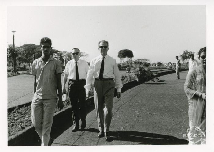 Il dr. Fulvio Bracco durante il viaggio in India, gennaio 1964