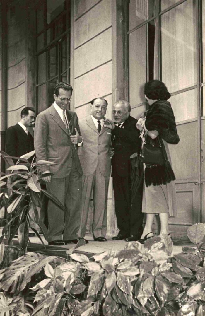 Elio Bracco, Fulvio Bracco e Anita Coppini durante le celebrazioni del 25° anniversario della Bracco già Italmerck di Milano, 1952