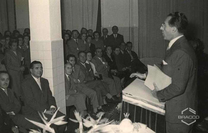Fulvio Bracco durante le celebrazioni del 25° anniversario della Bracco già Italmerck di Milano, 1952
