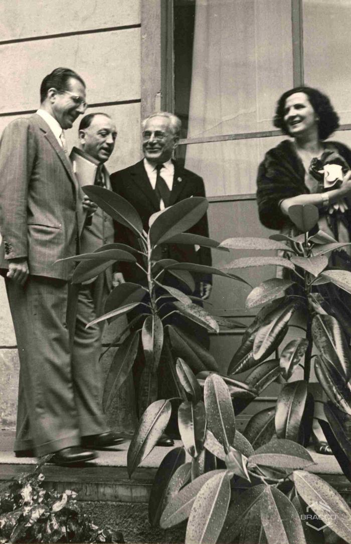 Elio Bracco, Fulvio Bracco e Anita Coppini durante le celebrazioni del 25° anniversario della Bracco già Italmerck di Milano, 1952