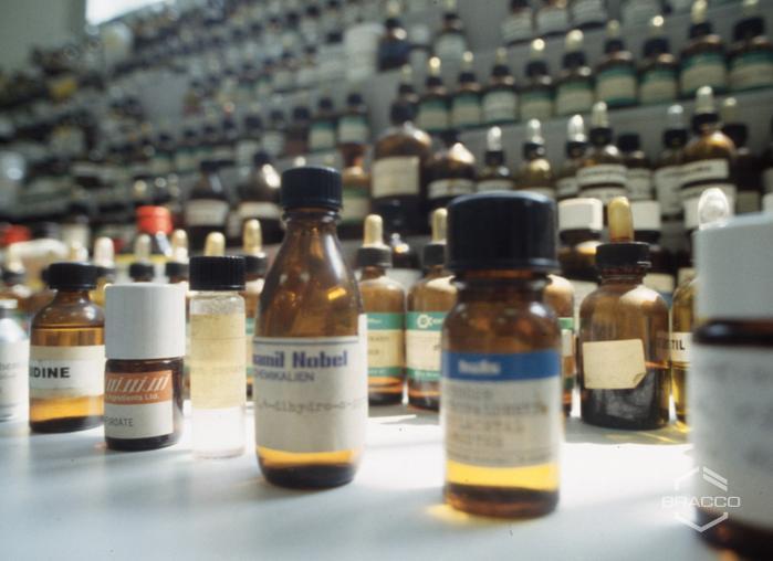 Laboratorio dello stabilimento dell'azienda Fructamine, anni '90
