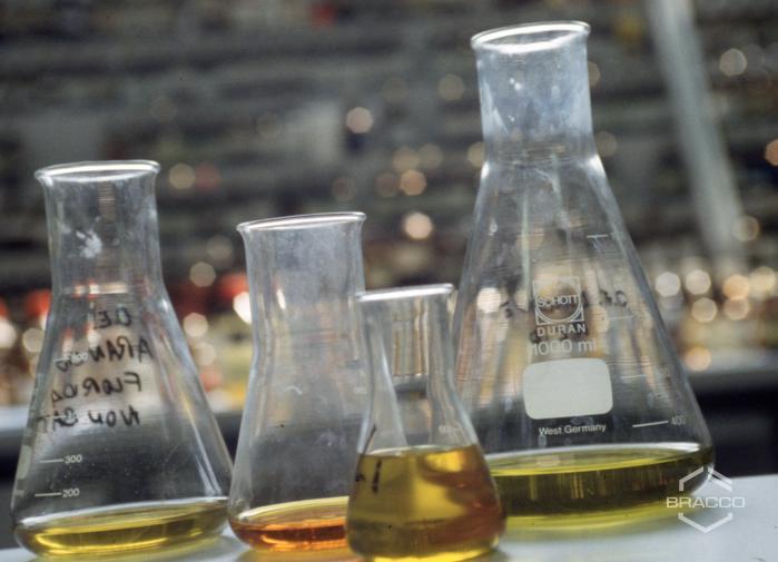 Laboratorio dello stabilimento dell'azienda Fructamine, anni '90