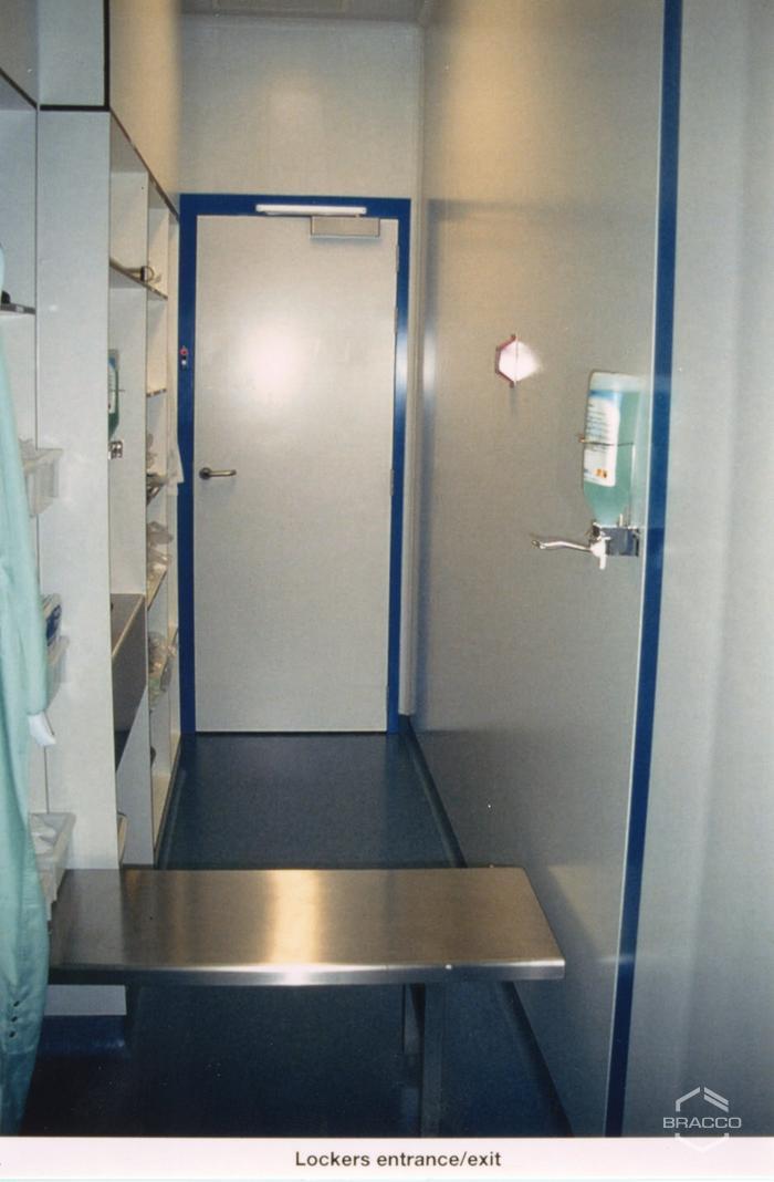 Armadi corridoio ingresso - uscita sterile, laboratori Bracco Research Ginevra, 2000