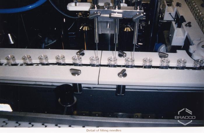 Particolare della riempitrice, laboratori Bracco Research Ginevra, 2000