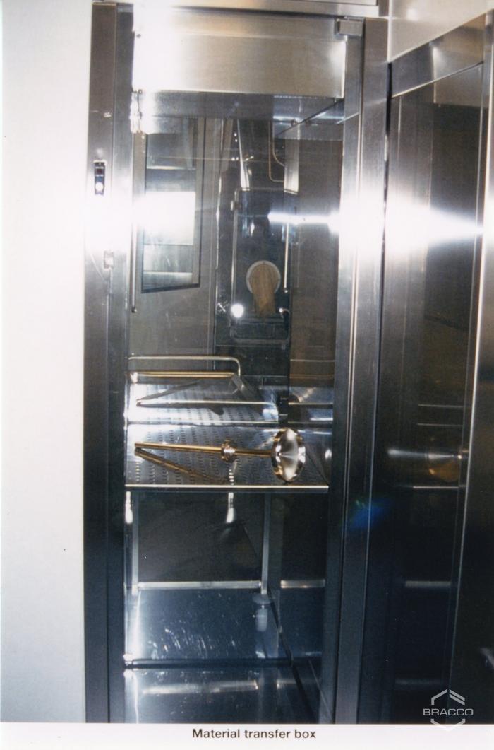 Scatola di trasferimento del materiale, laboratorio Bracco Research Ginevra, 2000