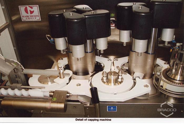Particolare della tappatrice, laboratori Bracco Research Ginevra, 2000