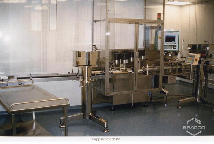 Macchina tappatrice, laboratori Bracco Research Ginevra, 2000