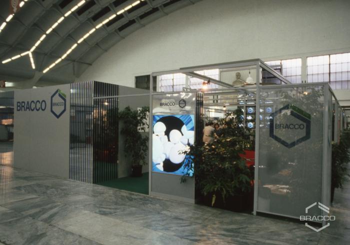 Stand di Bracco al Congresso Nazionale della Società italiana di Radiologia Medica e Interventistica (SIRM), Torino, 30 maggio-3 giugno 1990