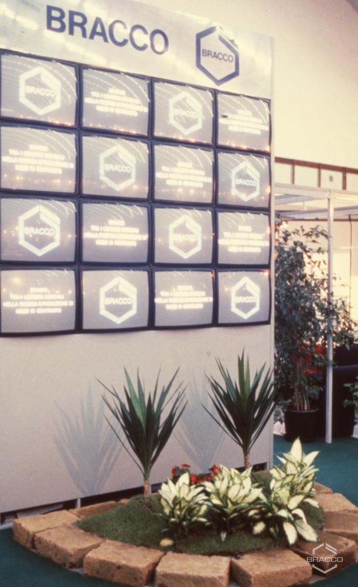 Stand di Bracco al Congresso Nazionale della Società italiana di Radiologia Medica e Interventistica (SIRM), Torino, 30 maggio-3 giugno 1990