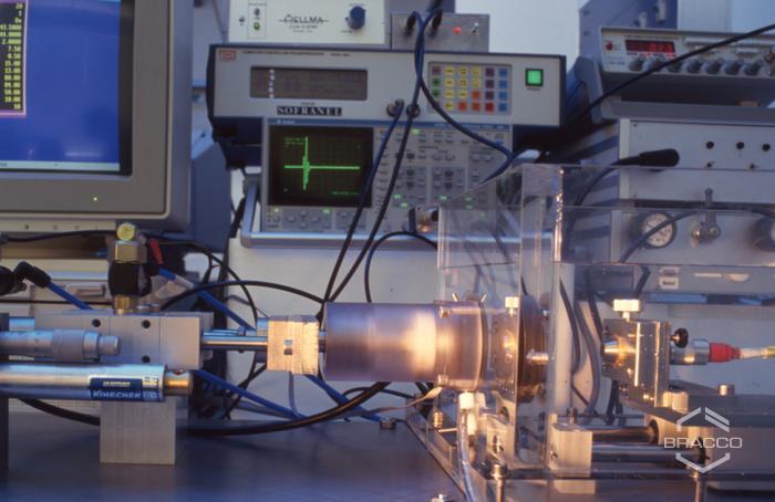 Laboratorio di ricerca del sito Bracco-Sintetica di Battelle (Carouge, Ginevra), dettaglio attrezzatura, 1993