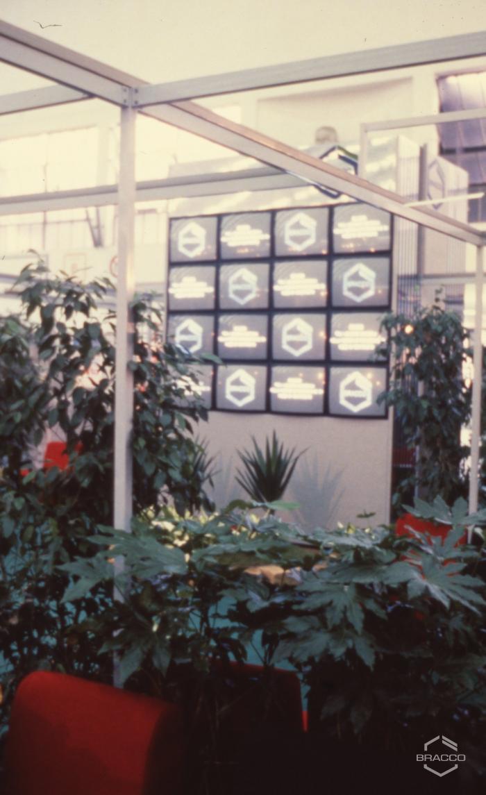 Stand di Bracco al Congresso Nazionale della Società italiana di Radiologia Medica e Interventistica (SIRM), Torino, 30 maggio-3 giugno 1990