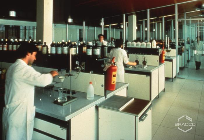 Laboratorio di ricerca chimica biologica della Diana de Silva cosmétiques, anni '90