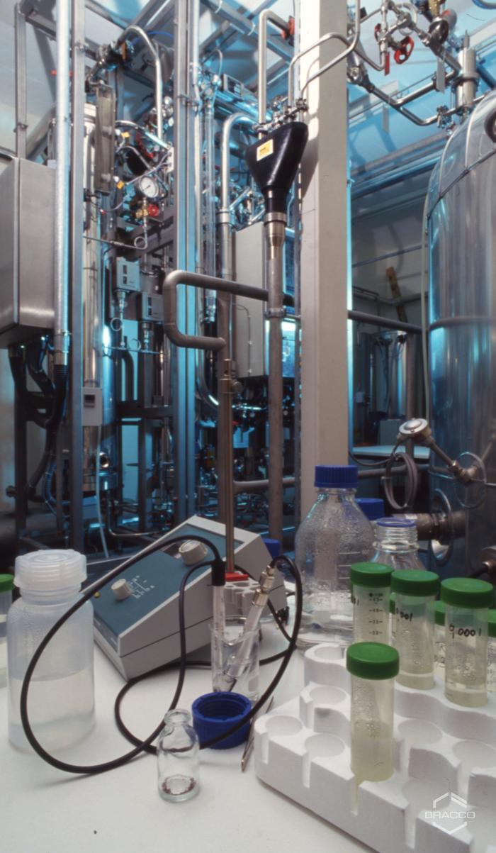 Laboratorio di ricerca del sito Bracco-Sintetica di Battelle (Carouge, Ginevra), dettaglio attrezzatura, 1993
